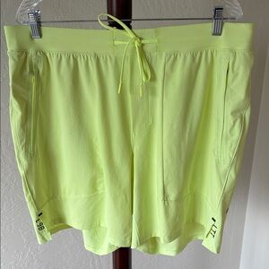 Men’s Lululemon License to train short.